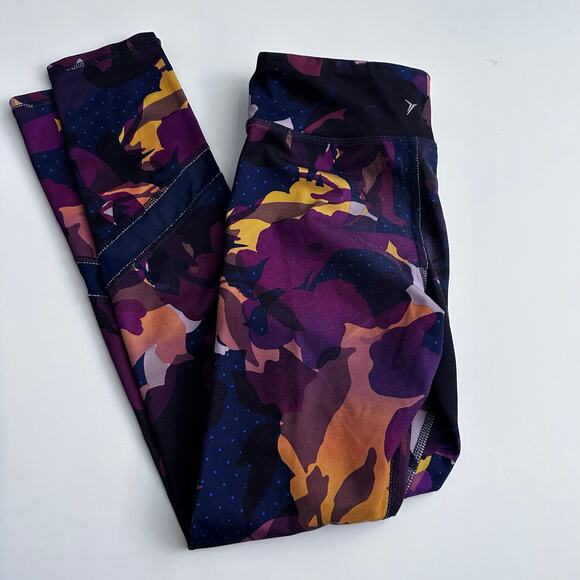 Old Navy Mid-Rise Go-Dry Camo Mesh-Trim
Leggings - Picture 2 of 5